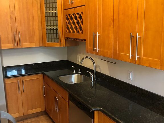 5th image of 359 Fillmore St #10