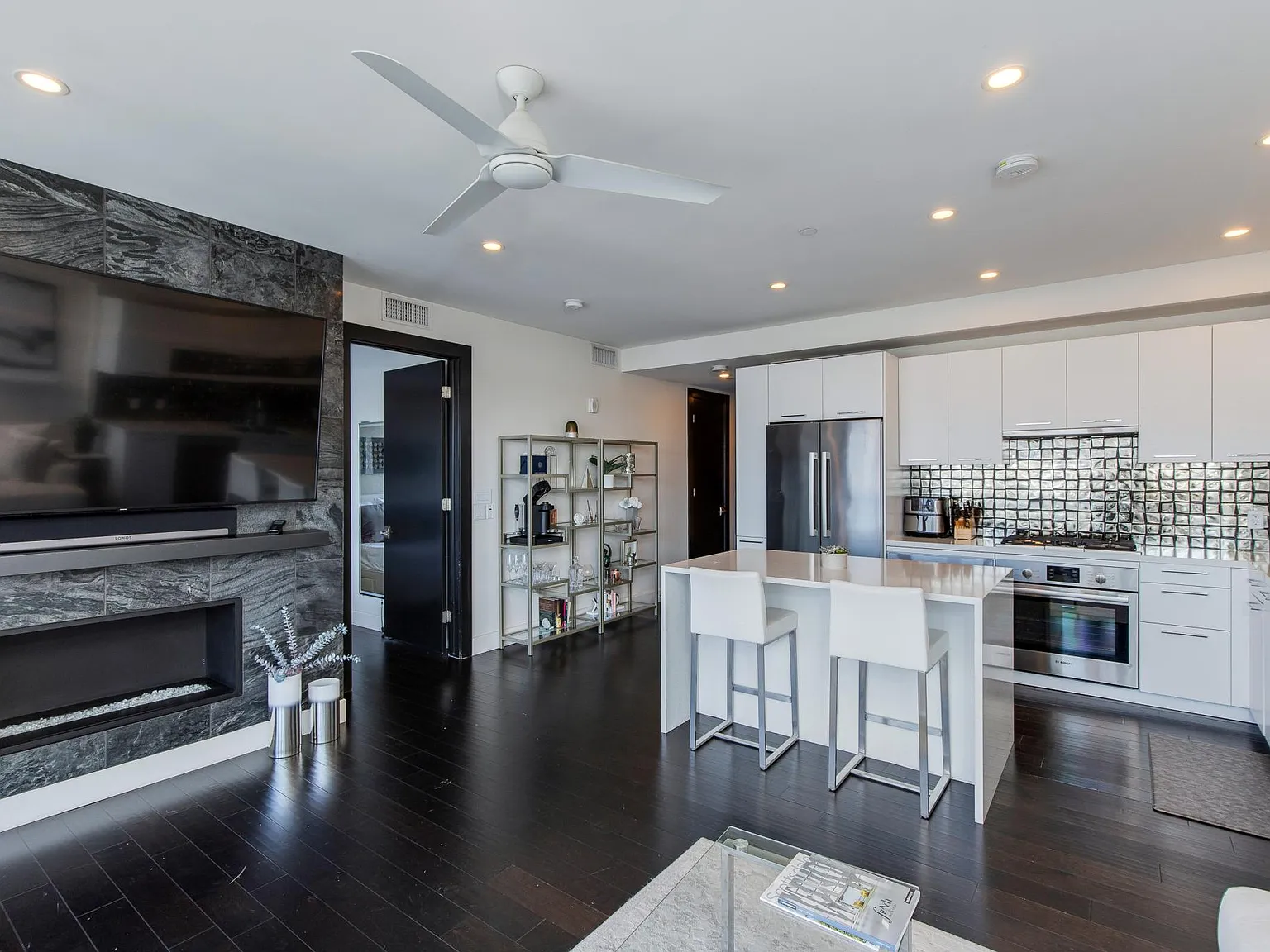 2 bed, 1209 sqft, $4,450 — Photo 4