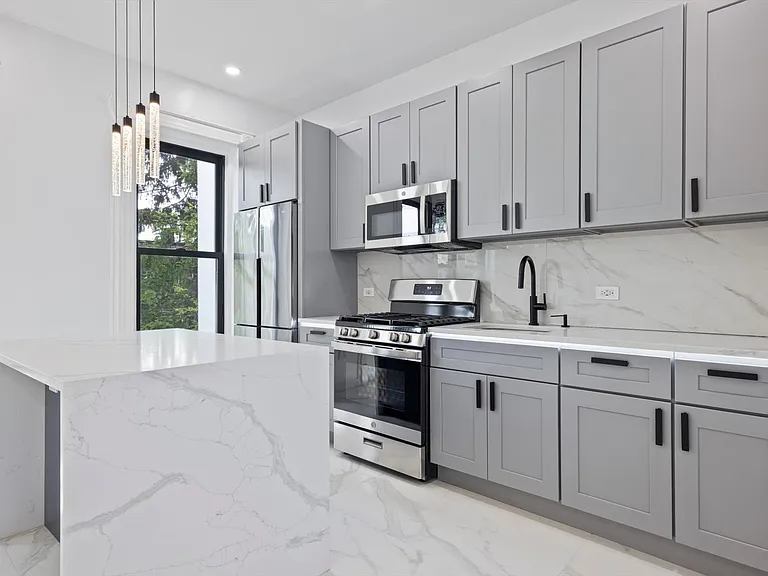 736 Halsey St #3 — Photo 2