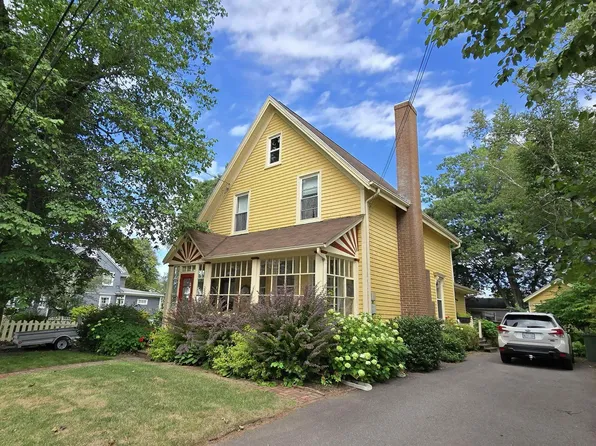 132 Upper Prince St, Charlottetown, PE C1A 4S7