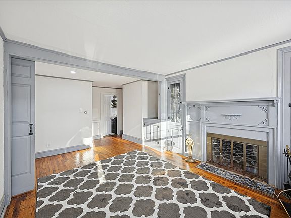 2nd image of 922 2nd Street Pike #2