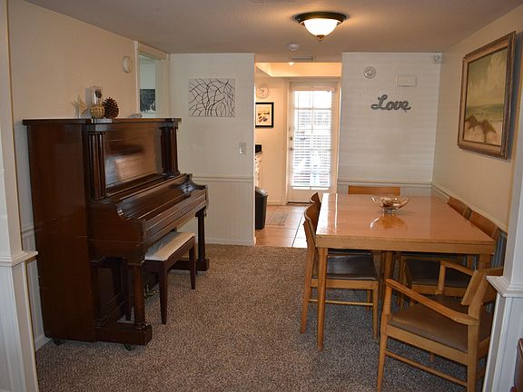 4th image of 1927 E Hampton Ave Unit 129