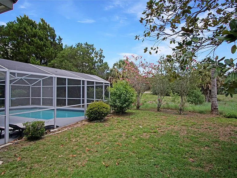 928 Loma Bonita Dr — Photo 3
