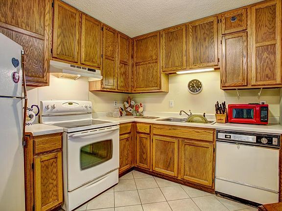 4th image of 6500 Woodlake Dr APT 410