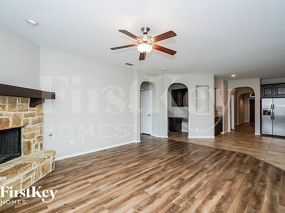 5th image of 1724 Henderson Dr