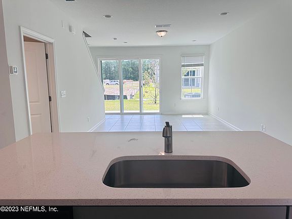 5th image of 51 Fieldfare Ln