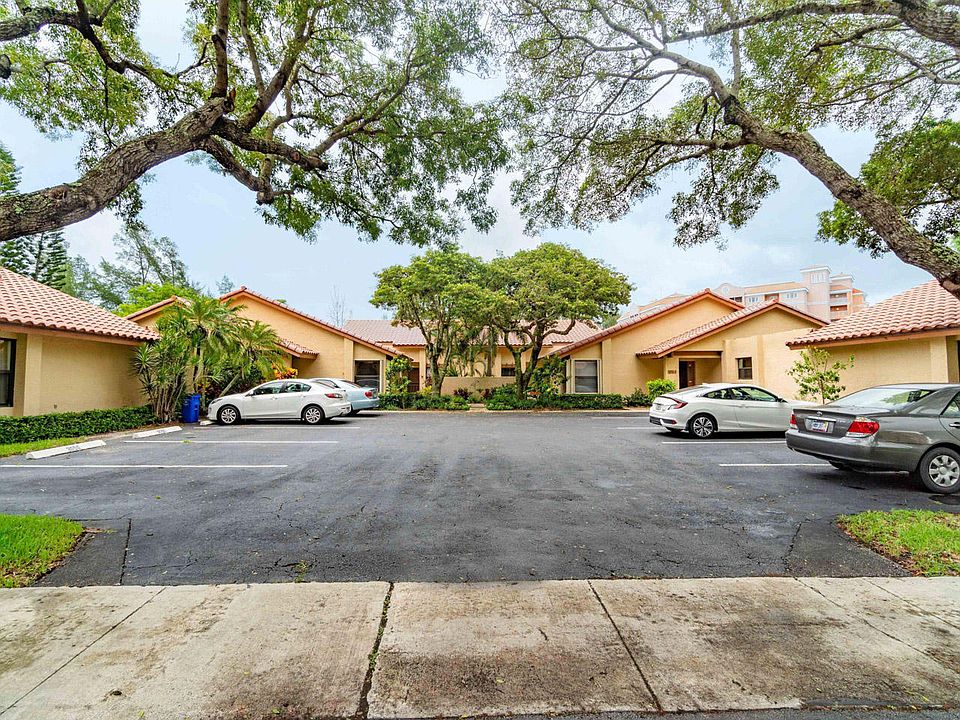 1st image of 3056 Lake Shore Dr