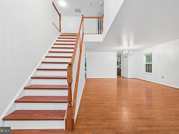 4th image of 1262 Winfield Ct