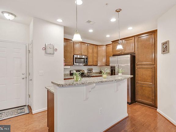5th image of 43881 Centergate Dr