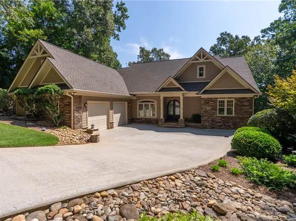 314 Longwood Dr, Seneca, SC 29672