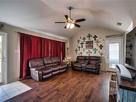 4th image of 701 Cooper Ln