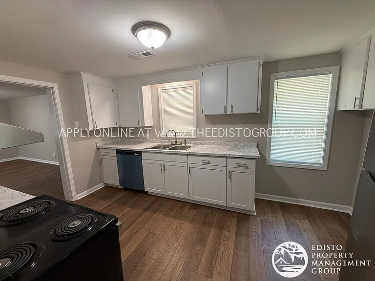 1200 Hudson Rd — Photo 11