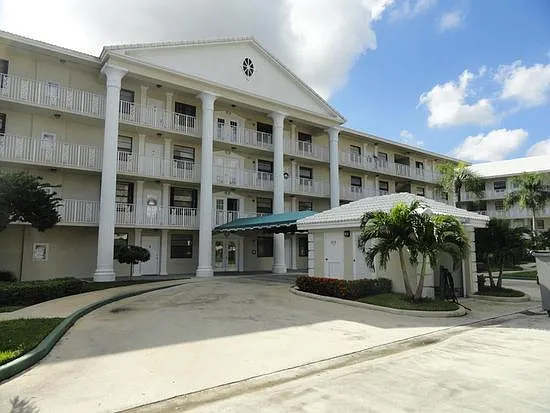 Sun-Filled Penthouse Unit | 2BR/2BA | Pool Views | 2 Parking Spaces Included — Photo 2