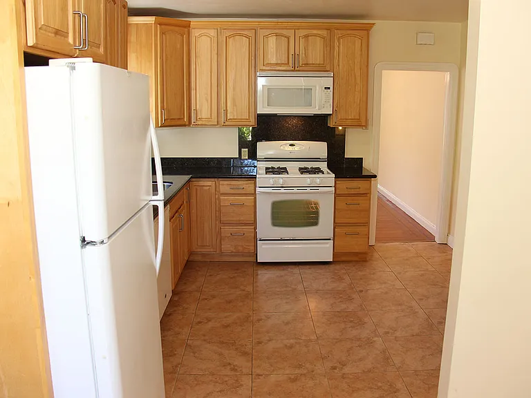 805 San Carlos Ave — Photo 15