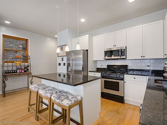 4th image of 856 N Paulina St #1