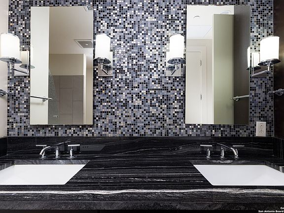 4th image of 610 E Market St #2609