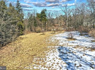 6895 Woodland Rd, Spring Grove, PA 17362