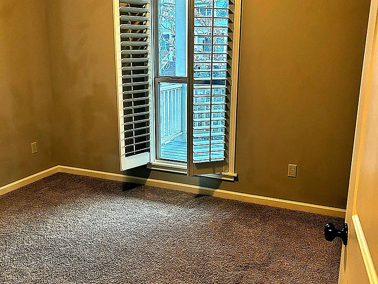 502 Dove Holw #MAIN — Photo 8