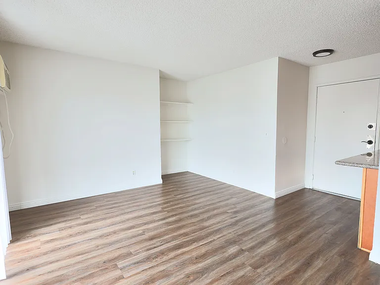 123 N Mariposa Ave — Photo 5