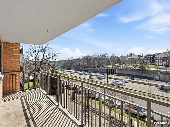 2nd image of 60 Parkway Dr E APT 4G