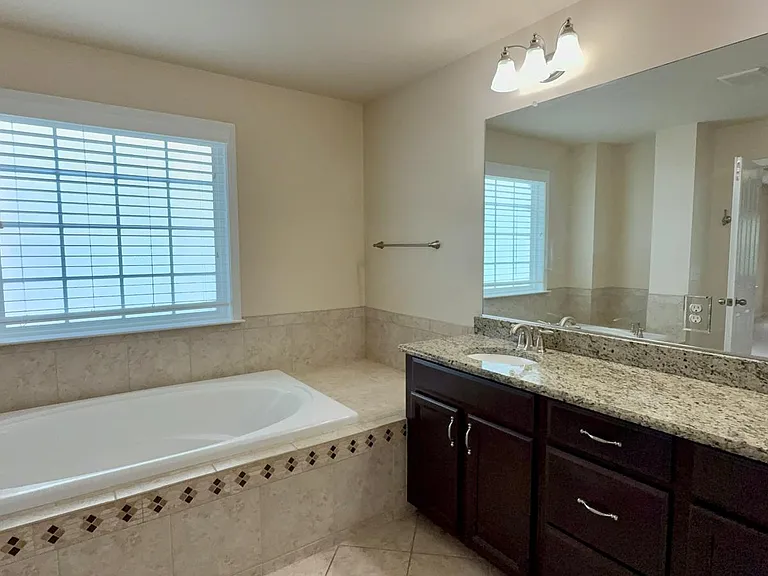 1009 Providence Forest Dr — Photo 14