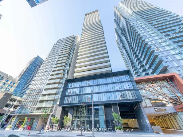 28 Wellesley St E #706, Toronto, ON M4Y 0C4