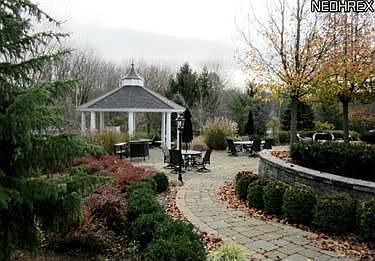 2nd image of 2885 Roundhill Rd