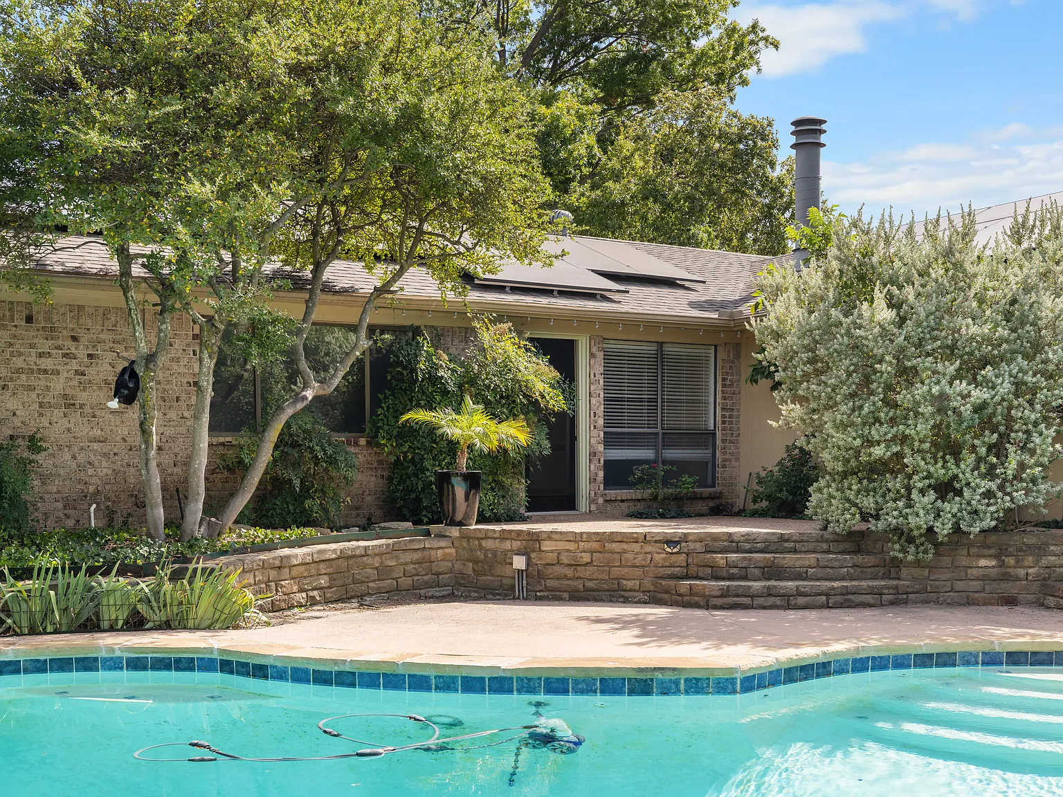 3 bed, 1755 sqft, $3,400 — Photo 3