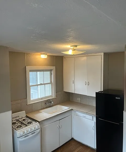 710 W Nacogdoches St #6 — Photo 5