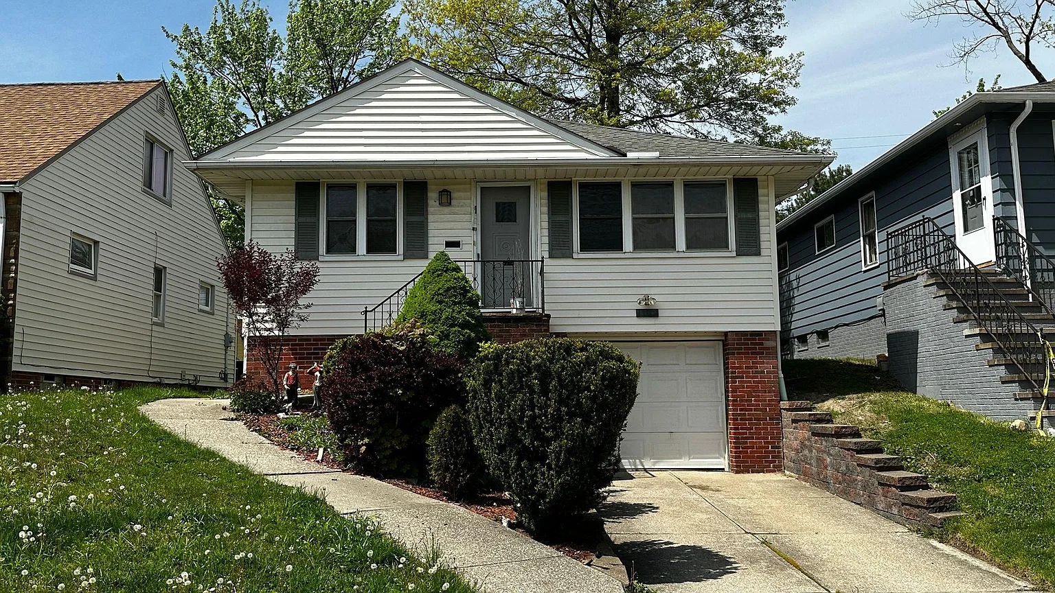 11301 Brunswick Ave photo 1