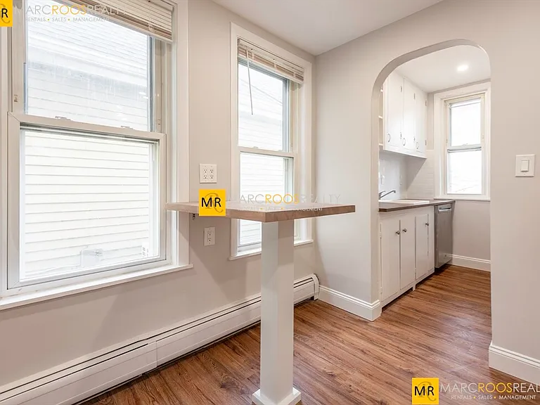 106 Byron St #1 — Photo 2