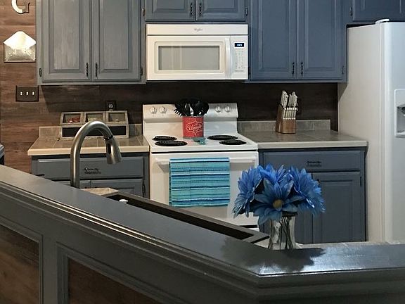 4th image of 1905 Sun Valley Ln