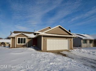 2929 Shadow Creek Ln, Des Moines, IA 50320