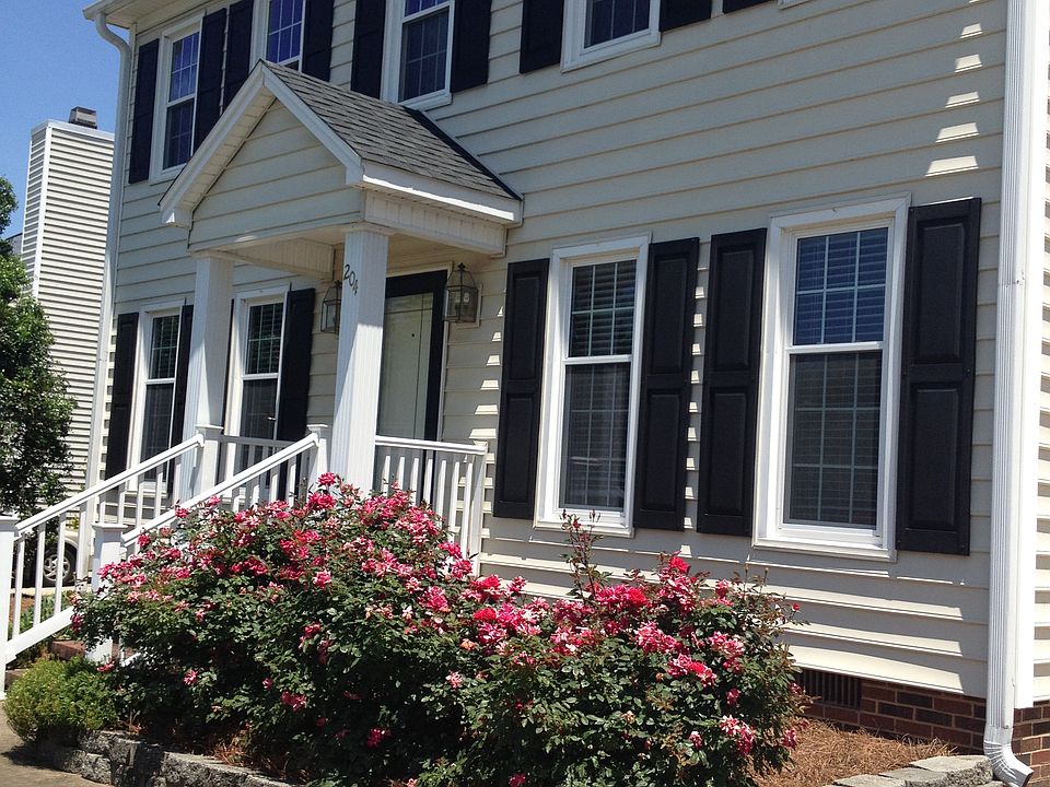 1st image of 204 Sullivan Ct