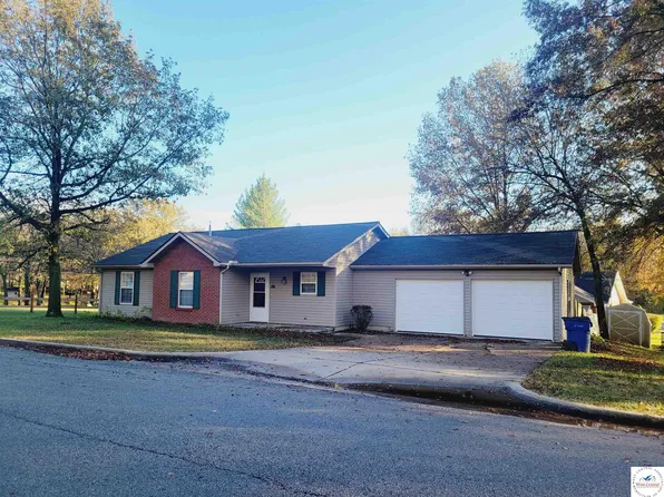 206 Wade Blvd, Tipton, MO 65081