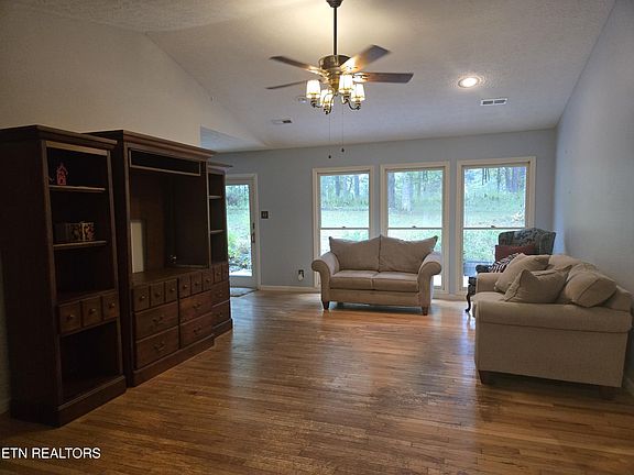 3rd image of 165 Newport Way