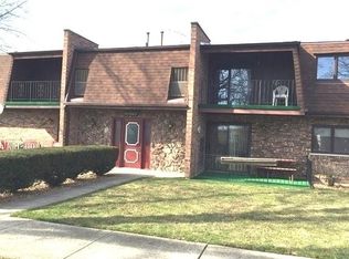 10637 Brooklodge Ln #1A2, Palos Hills, IL 60465
