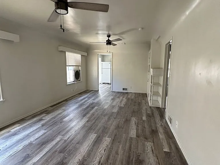 107 N 200 E — Photo 3