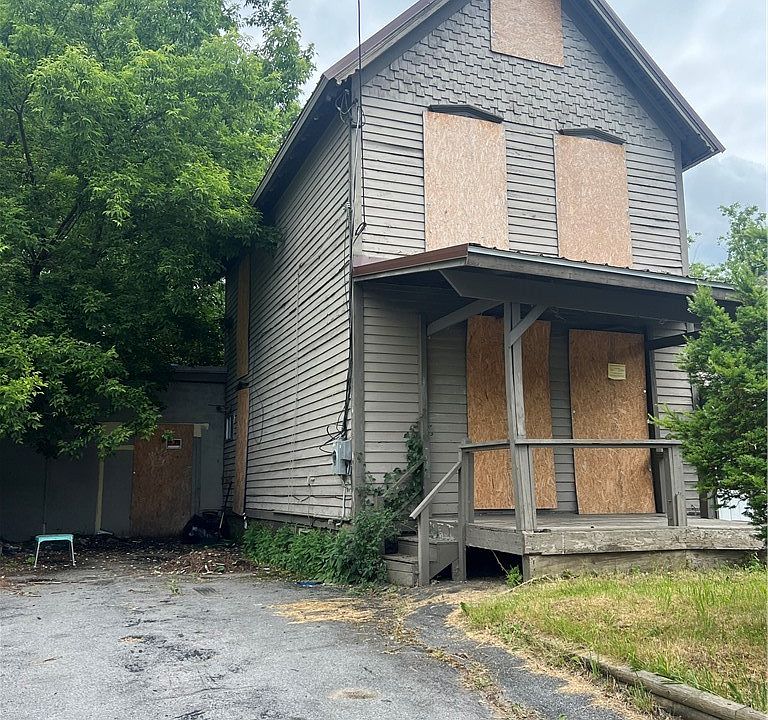 1st image of 524 Frontenac St