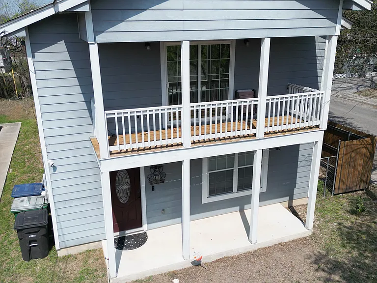 1301 Stonewall St — Photo 1