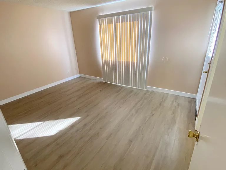 2475 Cedar Ave #C — Photo 7