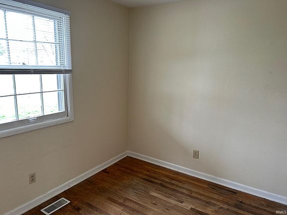 5th image of 3636 S Plaza Dr