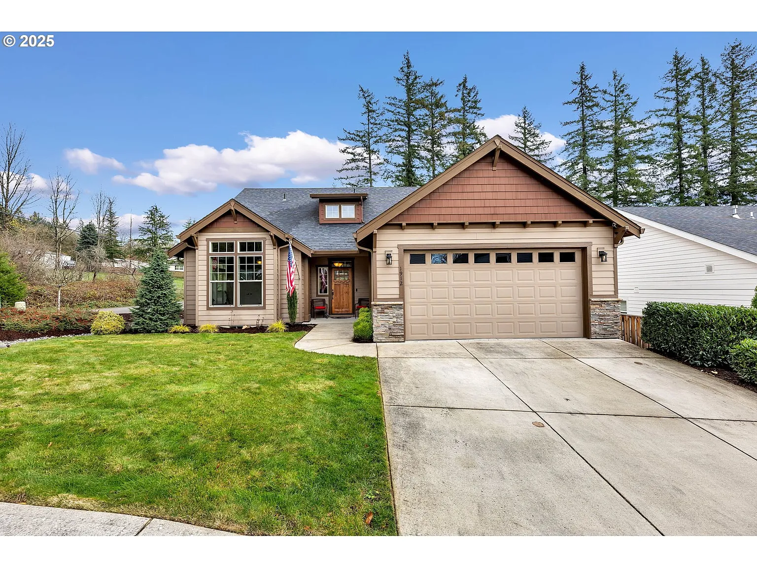 1912 N Columbia Ridge Way photo 1