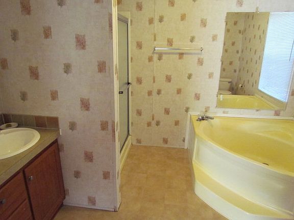 3rd image of 8830 NW 125th St