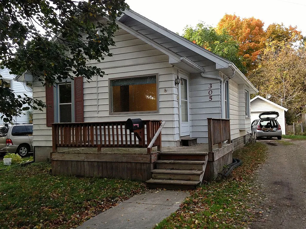 305 Paris Ave photo 1