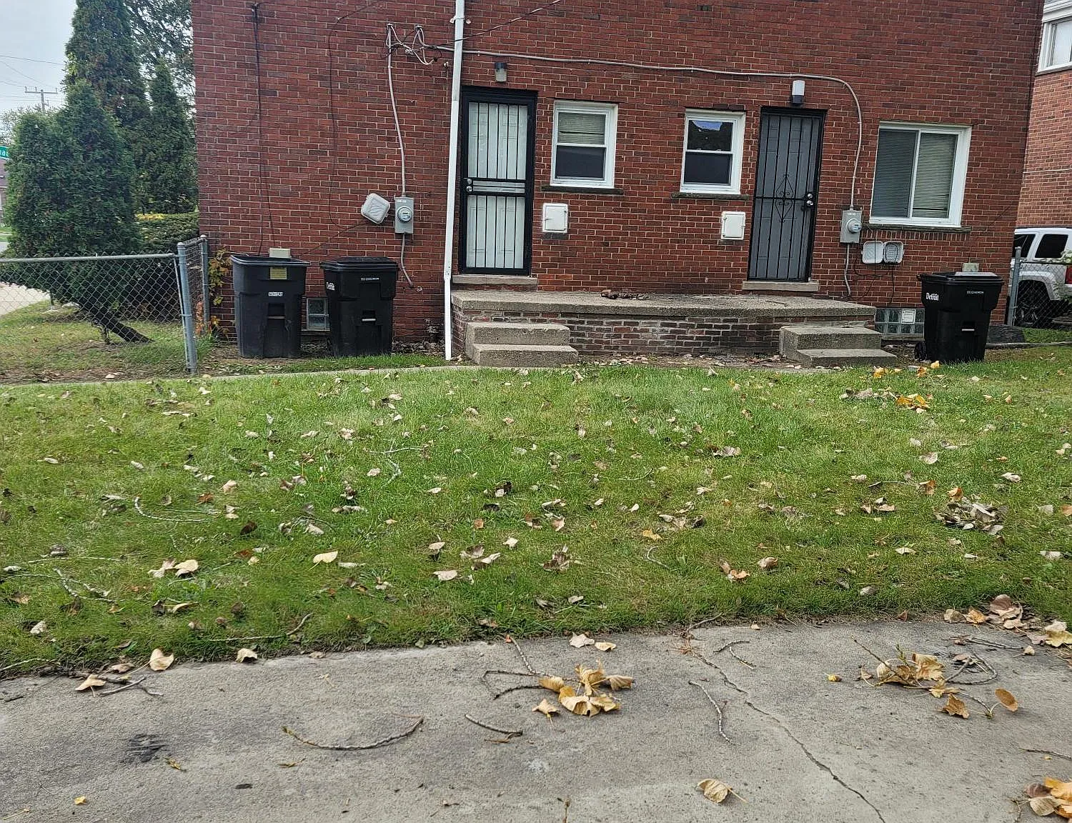 2 bed, 900 sqft, $1,050 — Photo 2