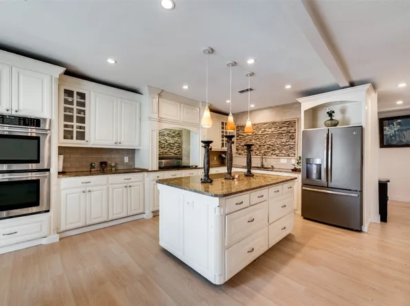 2711 Boynton St, Dallas, TX 75212
