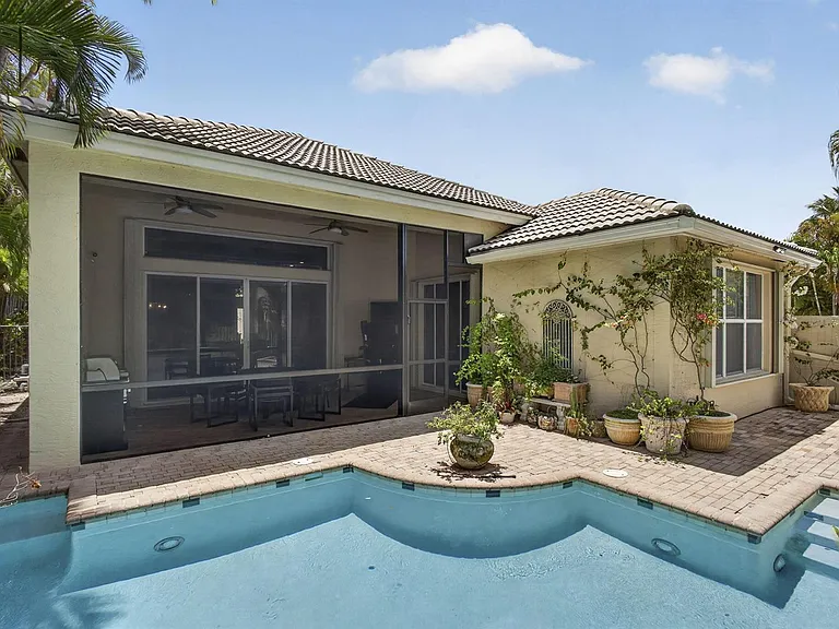10880 Northgreen Dr — Photo 41