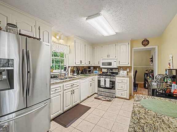 4th image of 1030 Queensbury Run