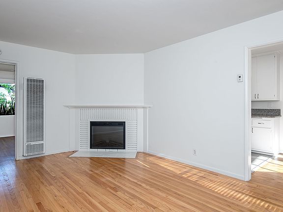 5th image of 425 S Los Robles Ave APT A